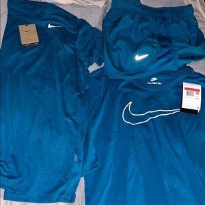 Women’s size large Nike Teal Sportswear Set t-shirt w/ tempo shorts NWT